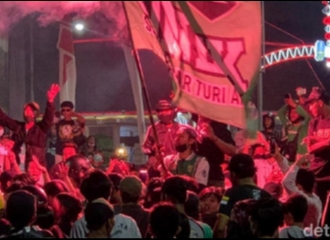 Ribuan Bonek Rayakan Ultah Persebaya di Jalan, Puluhan di Antaranya Diamankan