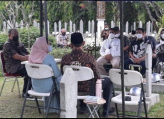 Mantan Presiden RI, SBY, Ziarah ke Makam Mendiang Ani Yudhoyono di Hari Kedua Lebaran