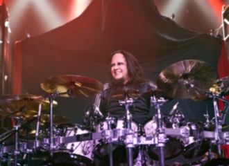 Salah Satu Pendiri Sekaligus Eks Drummer Slipknot, Joey Jordison, Meninggal di Usia 46 Tahun