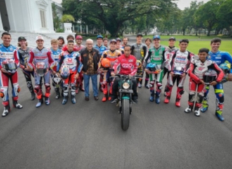 Para Pembalap MotoGP Bertemu Presiden Jokowi di Istana Merdeka Lalu Berkonvoi di Jalanan Jakarta