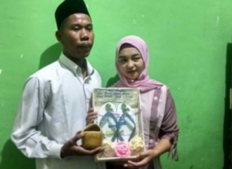 Viral Pernikahan di Lombok dengan Mas Kawin Sepasang Sandal Jepit dan Segelas Air Putih