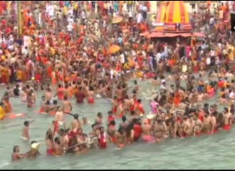 Lebih dari 1.000 Orang Positif COVID-19 Setelah Berendam Massal di Sungai Gangga di India