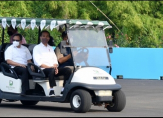 Presiden Jokowi Didampingi Gubernur DKI Jakarta Tinjau Sirkuit Formula E