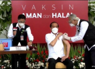 Presiden Jokowi Jadi Orang Pertama di Indonesia yang Terima Vaksinasi COVID-19 Demi Yakinkan Masyarakat