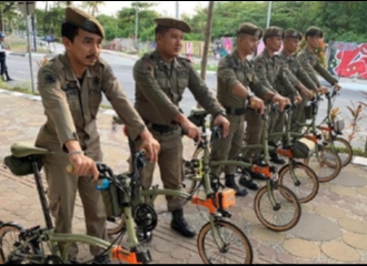 Heboh Satpol PP Makassar Kendarai Sepeda Brompton