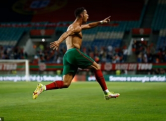 Cristiano Ronaldo Jadi Pencetak Gol Terbanyak di Level Timnas Setelah Bawa Portugal Menang Dramatis Atas Irlandia