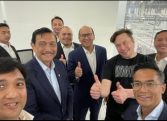 Elon Musk Temui Delegasi Indonesia Pimpinan Menko Marves di Pabrik Tesla di Austin, Texas