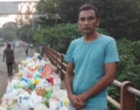 Viral Pria di India Berdiri di Pinggir Jalan dan Peringatkan Warga Untuk Tidak Buang Sampah ke Sungai