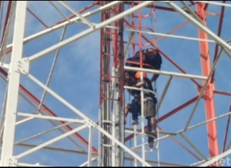 Teriakan 'I Love You' Dari Mantan Membuat Pria Probolinggo Batal Bunuh Diri Setelah Panjat Tower 80 Meter