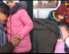 Tetes Air Mata Pria Ukraina Saat Berpisah dengan Anak Istri yang Akan Mengungsi Viral di Media Sosial