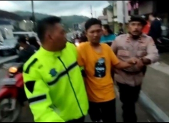 Dua Pria Paksa Terobos Jalur One Way di Malangbong, Hampir Menabrak Hingga Tantang Duel Polisi