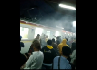 KRL Commuter Line Tujuan Bogor Keluarkan Asap di Stasiun Depok
