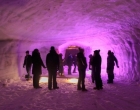 Menyusuri Terowongan Es Terbesar di Islandia