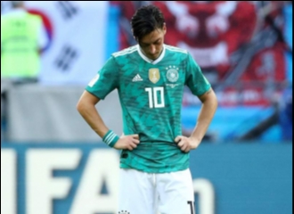 Resmi: Gelandang Arsenal Asal Jerman, Mesut Ozil, Memutuskan Pensiun dari Timnas Jerman