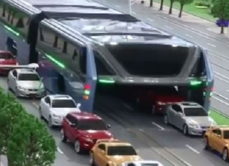 Uji Coba Perdana Bus Anti Macet di China