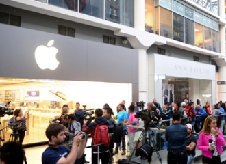 Demi iPhone 7, Fans Apple Rela Antre dan Kemah di Depan Apple Store