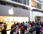 Demi iPhone 7, Fans Apple Rela Antre dan Kemah di Depan Apple Store