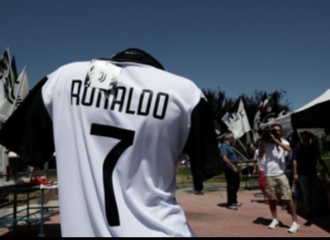 Jersey Juventus Dengan Nama Ronaldo & Nomor Punggung 7 Sudah Beredar di Turin, Benarkah CR7 Telah Angkat Kaki dari Madrid?