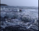 Seorang Nenek dan 'Singgasana Es' Yang Ia Duduki Terseret ke Laut Lepas