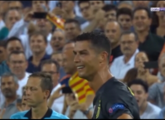 Cristiano Ronaldo Berlinang Air Mata Setelah Terkena Kartu Merah