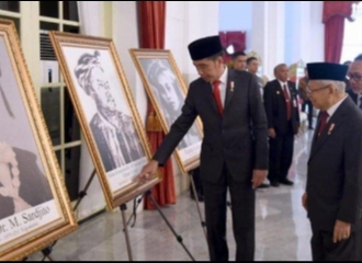 Sambut Hari Pahlawan, Presiden Jokowi Anugerahkan 6 Tokoh Dengan Gelar Pahlawan Nasional