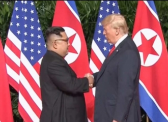 Kim Jong Un Akhirnya Bertemu Dengan Donald Trump!!!!