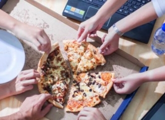 Terungkap! Pizza Dapat Tingkatkan Produktivitas Kerja Karyawan