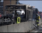 Seorang Sopir Bus di Italia Membajak Serta Membakar Busnya Sendiri yang Ditumpangi 51 Anak-Anak di Italia