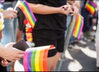 Seorang Pria Rusia Gugat Apple Dengan Tuduhan 'Telah Memanipulasi Dirinya HIngga Menjadi Gay'