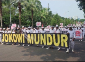 Massa Aksi GNPR 414 Berunjuk Rasa di Kawasan Bundaran Patung Kuda, Teriakkan 'Jokowi Mundur'
