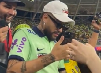 Ketika Neymar Gadungan Mengecoh Suporter Brazil Hingga Staff Keamanan Stadion