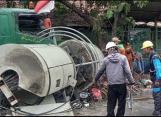 Diduga Rem Blong, Truk Kontainer Tabrak Tower di Bekasi dan Tewaskan 10 Orang Termasuk 7 Murid SD