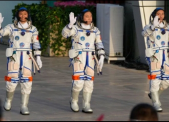 China Telah Terbangkan Astronot Sipil Pertamanya Ke Luar Angkasa
