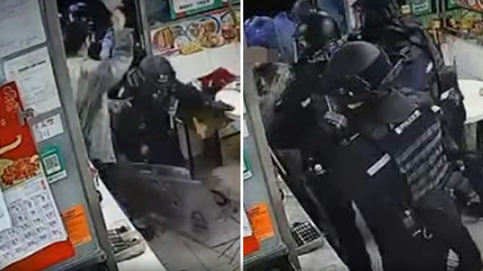 Wanita China Ngamuk Usai Gagal Bayar Mie Karena Baterai HP Habis, Dibekuk 12 Polisi Hong Kong