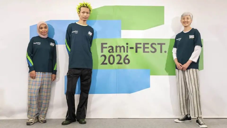 FamilyMart Jepang Perkenalkan Seragam Baru Karyawan, Muslimah Boleh Berhijab