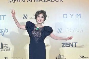 Aniaya Mantan Asisten dan Manajer, Dewi Sukarno Hanya Dituntut Denda 200 Ribu Yen