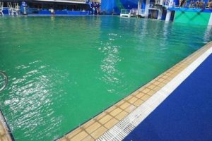 Waw! Kolam Renang Olimpiade Rio Mendadak Berubah Warna Jadi Hijau