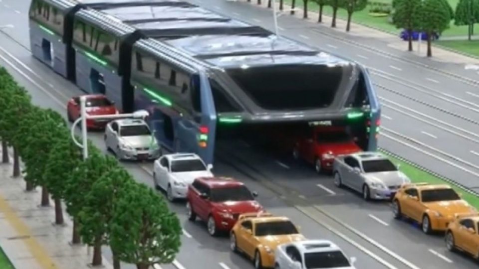 Uji Coba Perdana Bus Anti Macet di China