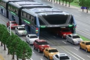 Uji Coba Perdana Bus Anti Macet di China