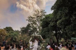 Gunung d Filipina Erupsi, Pernikahan Tetap Lanjut!