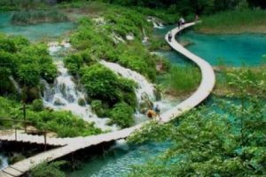 3 Objek Wisata dengan Pemandangan Eksotis dan Berlokasi Ekstrem!