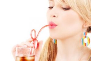 Hindari Ketiga Minuman Ini Saat Cuaca Panas