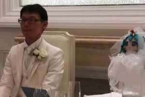 Seorang Pria Jepang Resmi Menikahi Penyanyi Virtual Hatsune Miku