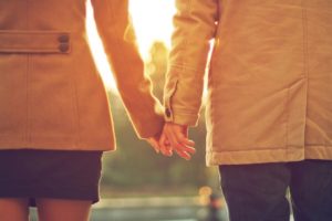 5 Gerakan Ini Membuktikan Bahwa Pacarmu Sudah Berbohong Terhadapmu