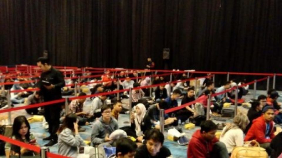 Antrian Asus ROG Phone 2, Rela Menginap Membawa Selimut dan Bantal