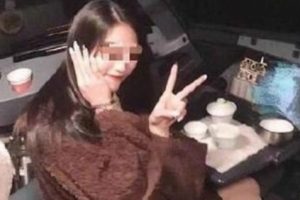 Izinkan Wanita Duduk dan Berfoto di Kokpit Pesawat, Seorang Pilot Dilarang Terbang Seumur Hidup