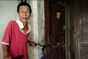 Kakek 50 Tahun Ini Tempuh 276 Km Naik Sepeda Onthel Demi Kembalikan Dompet Orang yang Ia Tak Kenal