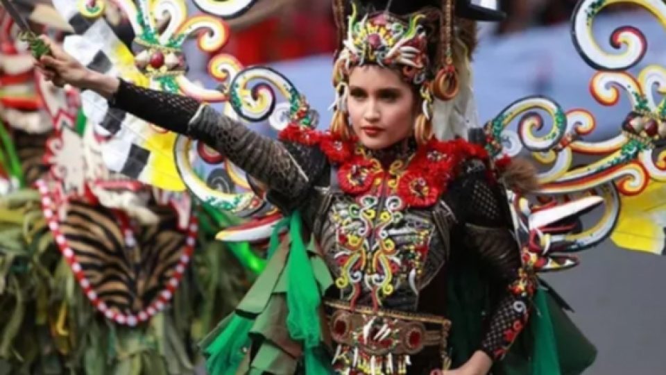 Cinta Laura Dikecam FPI dan MUI Karena Kostumnya di JFC 2019 Dianggap Melanggar Norma dan Agama