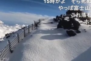 [Video] Pendaki Gunung Terjatuh Saat Livesteaming di Dekat Puncak Gunung Fuji, Satu Jasad Kemudian Ditemukan di Ketinggian 3 Ribu Meter