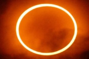 Gerhana Matahari Cincin Sambangi Indonesia! Cek Waktu dan Lokasi Terlihatnya Agar Tidak Kelewatan!